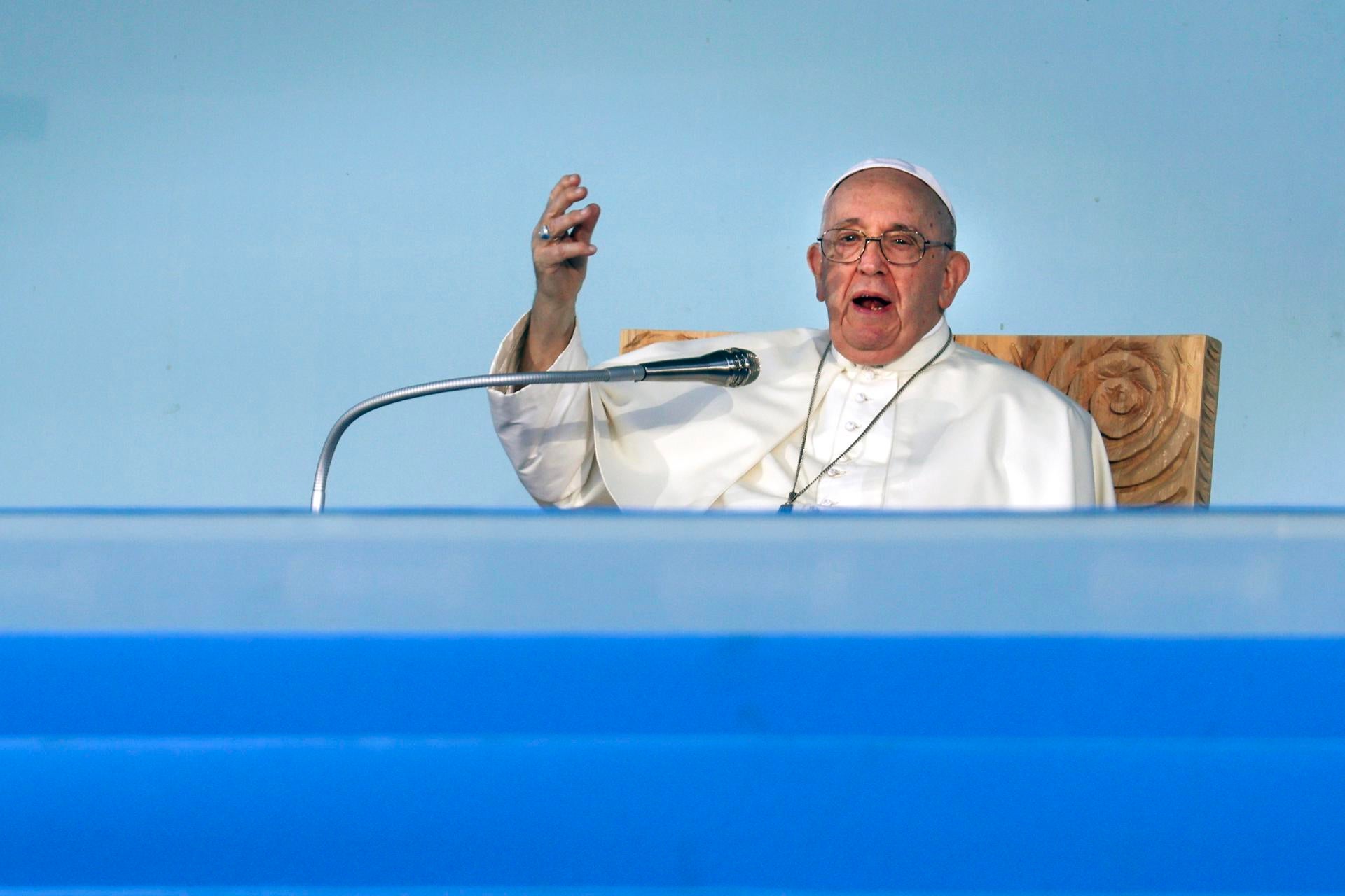 El Papa alerta a los jóvenes por los algoritmos de las redes sociales que les usan como "estudio de mercado" El Papa alerta a los jóvenes por los algoritmos de las redes sociales que les usan como "estudio de mercado"