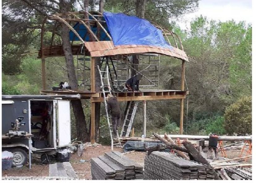 El Consell d'Eivissa sanciona con la demolición y 37.000 euros de multa una caseta del árbol ilegal en la zona boscosa de Es Amunts El Consell d'Eivissa sanciona con la demolición y 37.000 euros de multa una caseta del árbol ilegal en la zona boscosa de Es Amunts