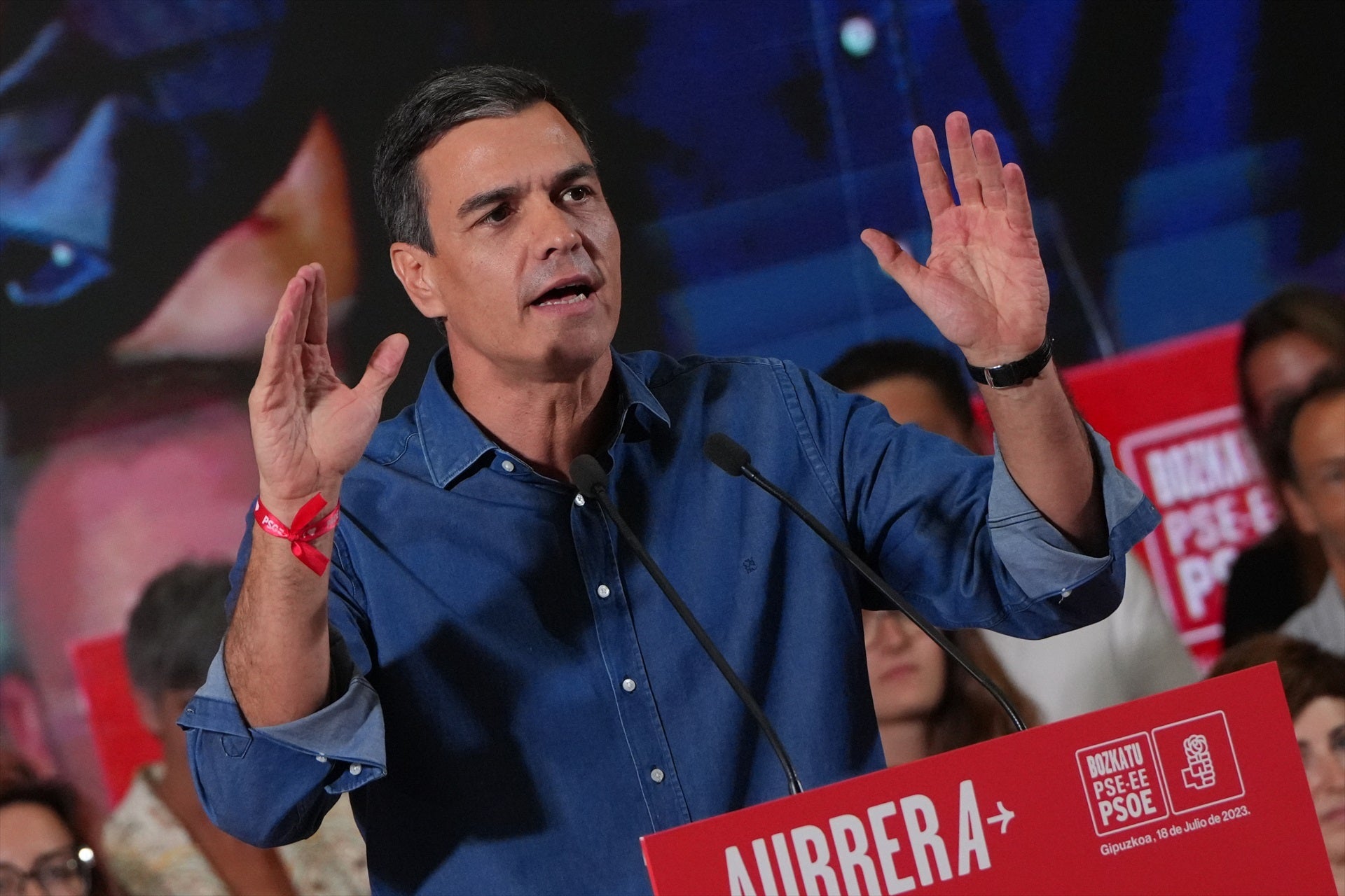 Podemos recrimina a Sánchez sus vacaciones en Marruecos: "Complacencia día tras día" Podemos recrimina a Sánchez sus vacaciones en Marruecos: "Complacencia día tras día"