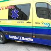 Imagen de archivo de una ambulancia en Castilla-La Mancha. Imagen de archivo de una ambulancia en Castilla-La Mancha.