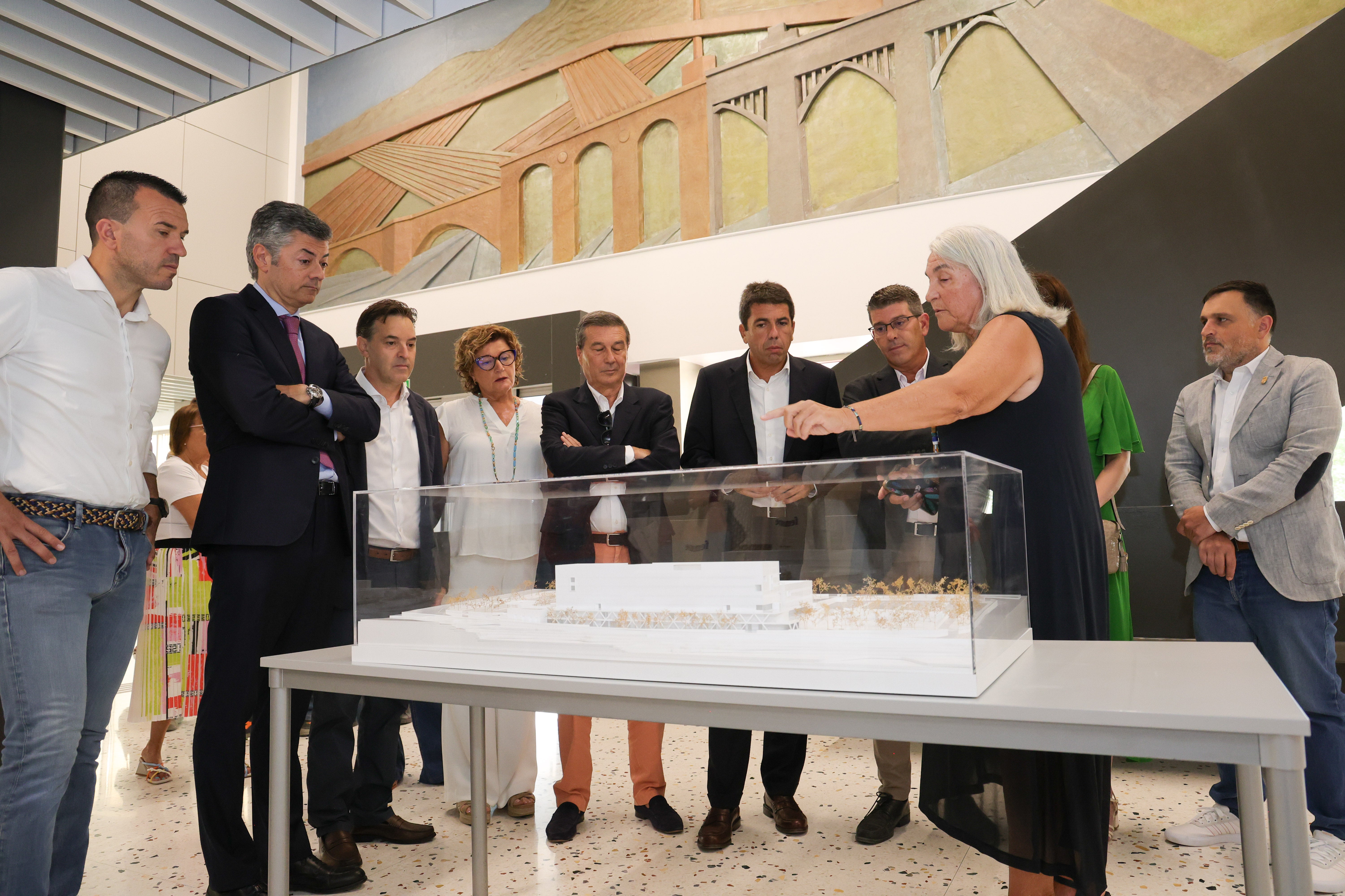 Mazón se compromete a dotar de los medios y servicios necesarios al Hospital de Ontinyent Mazón se compromete a dotar de los medios y servicios necesarios al Hospital de Ontinyent