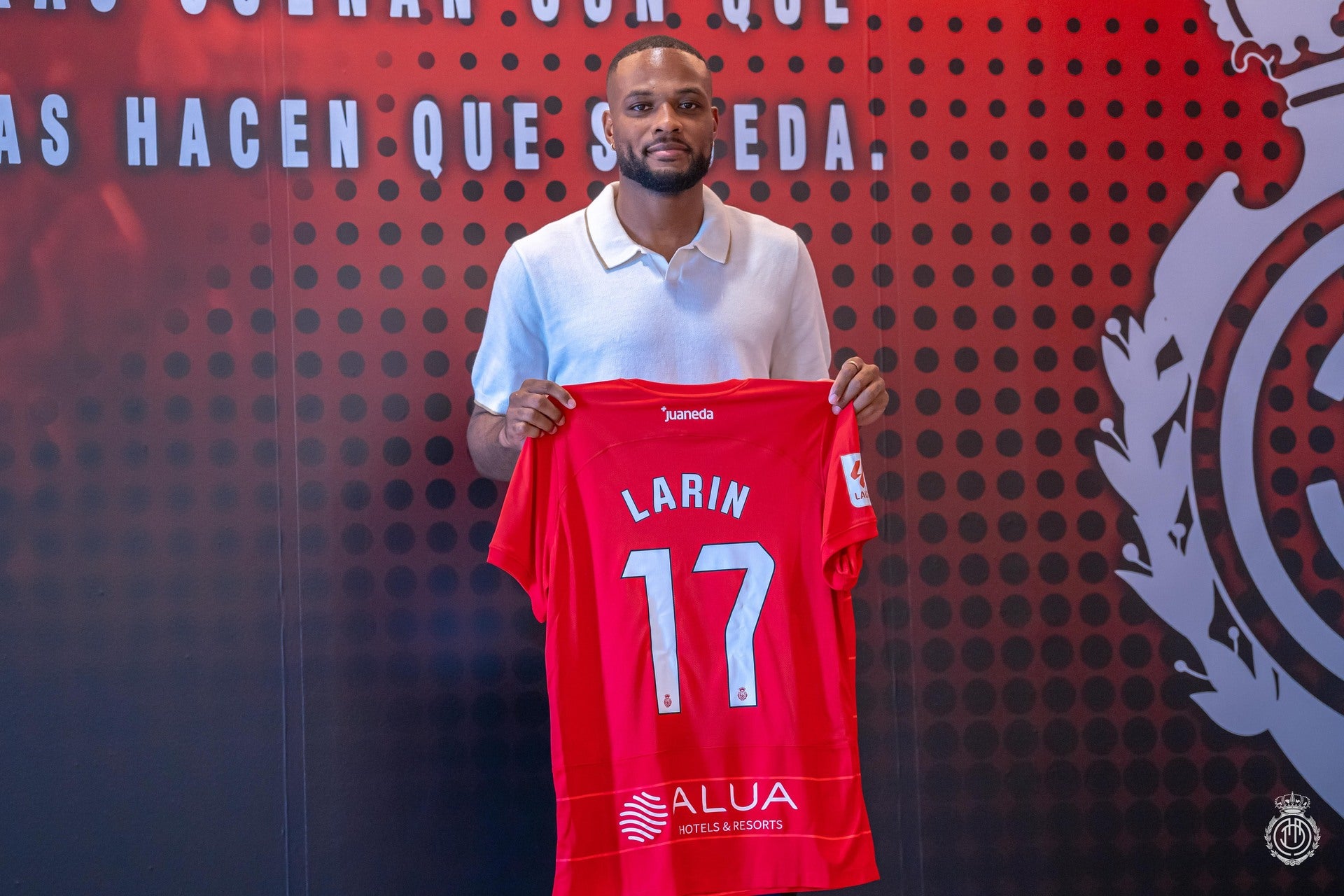 Cyle Larin ficha por el Real Mallorca para las cinco próximas temporadas Cyle Larin ficha por el Real Mallorca para las cinco próximas temporadas
