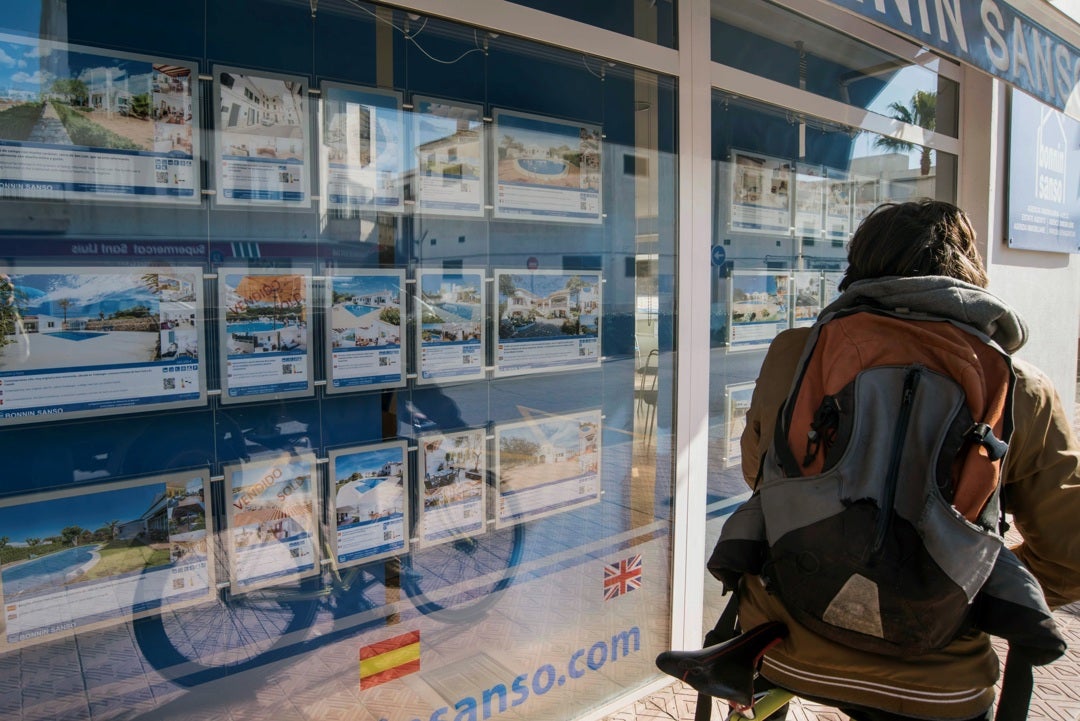 La compraventa de viviendas enlaza su quinta caída consecutiva tras bajar un 6,4% en junio La compraventa de viviendas enlaza su quinta caída consecutiva tras bajar un 6,4% en junio