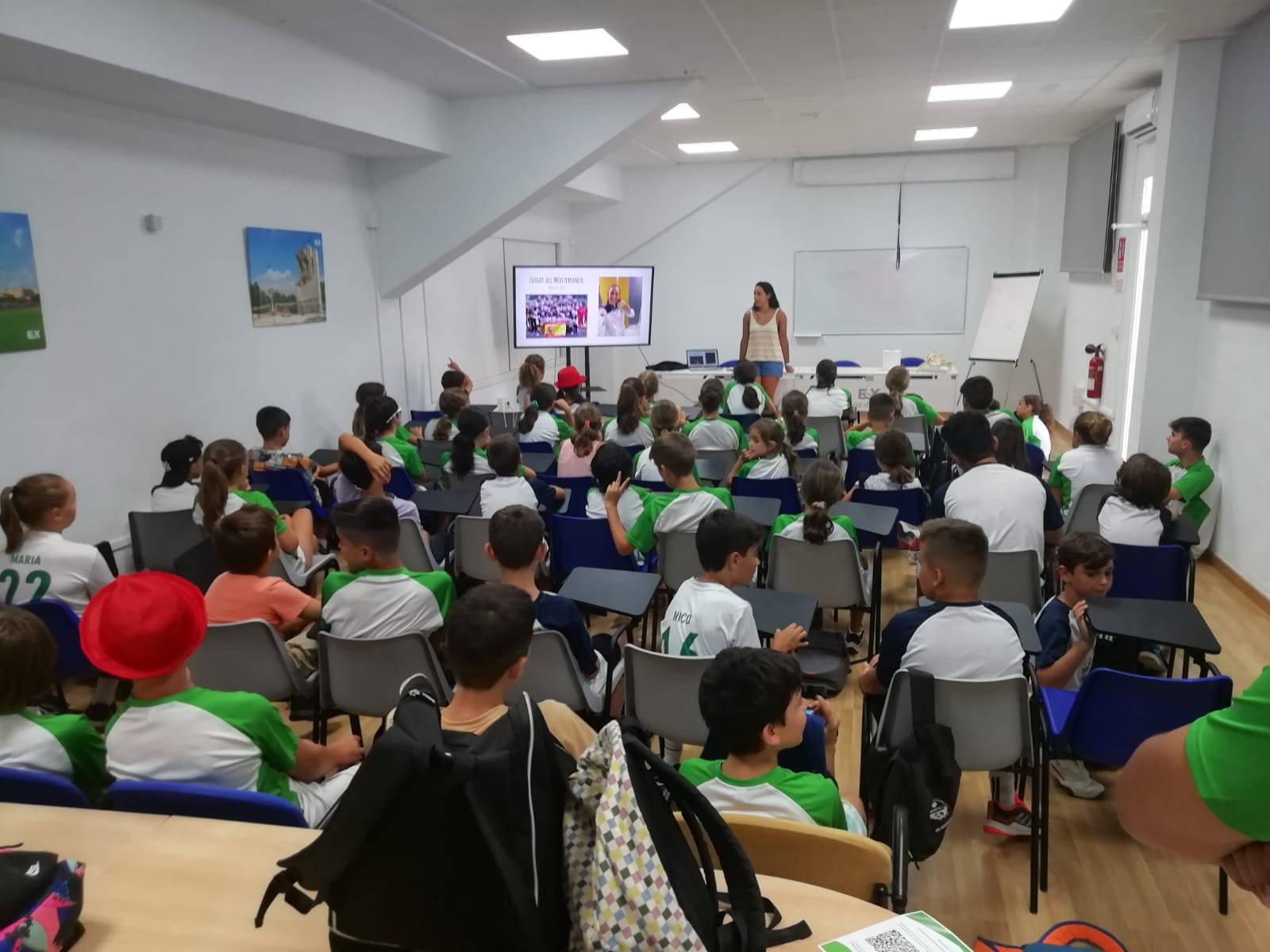 El Campus de verano del Club Balonmano Elche cierra con un balance más que positivo gracias al gran nivel de sus máster class El Campus de verano del Club Balonmano Elche cierra con un balance más que positivo gracias al gran nivel de sus máster class