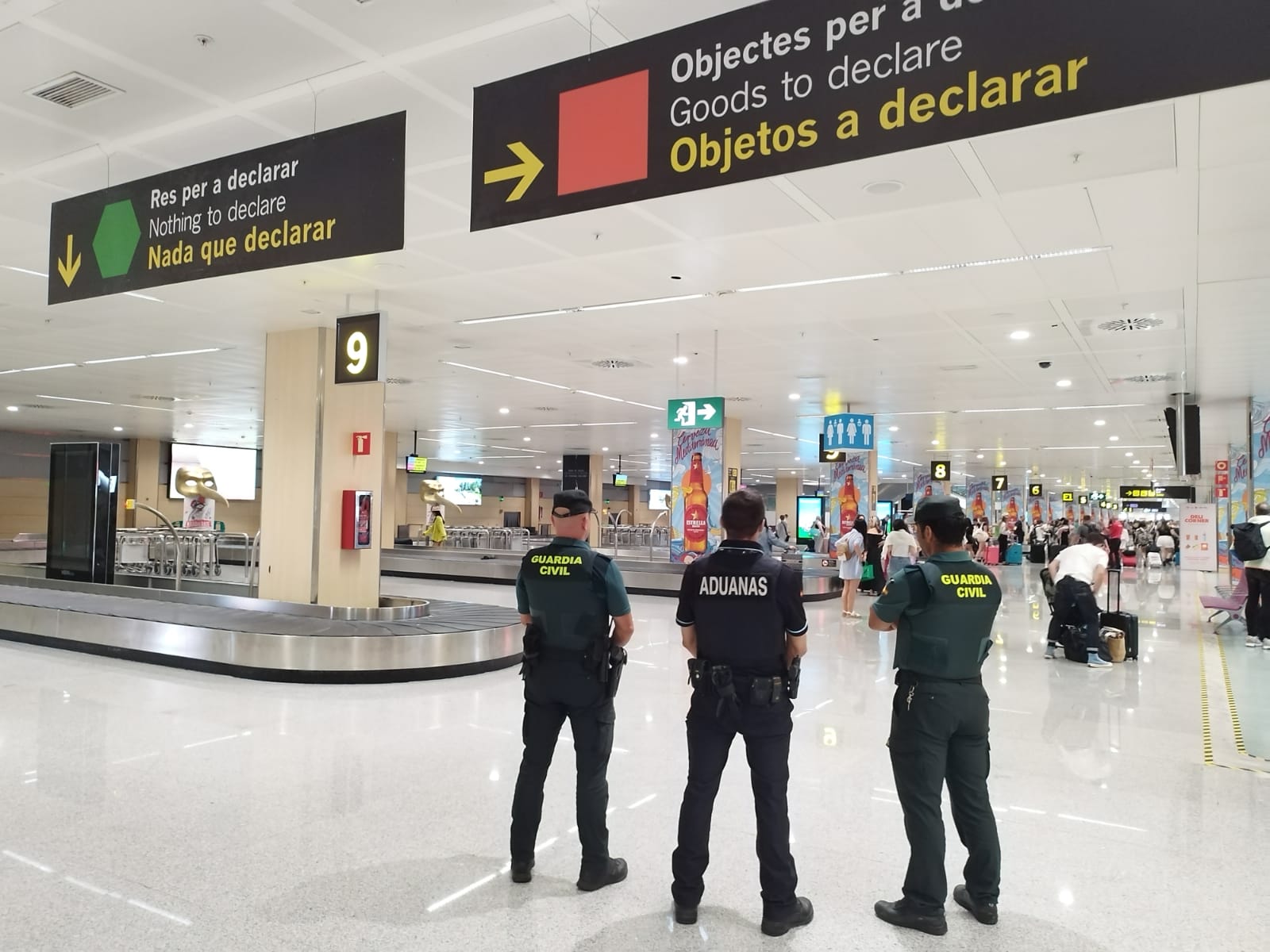 La Guardia Civil y Vigilancia Aduanera han detenido a un hombre por tráfico de drogas en Sant Antonio de Portmany La Guardia Civil y Vigilancia Aduanera han detenido a un hombre por tráfico de drogas en Sant Antonio de Portmany