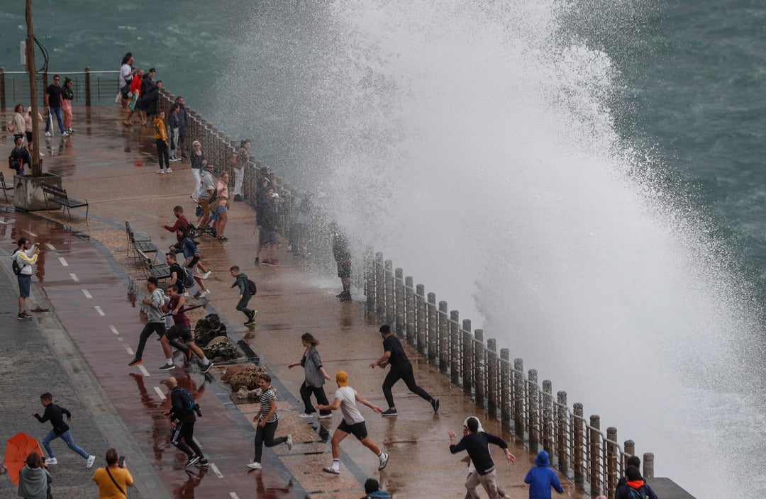 De la borrasca Patricia a la tercera ola de calor: la AEMET pone fecha al fin del paréntesis otoñal De la borrasca Patricia a la tercera ola de calor: la AEMET pone fecha al fin del paréntesis otoñal