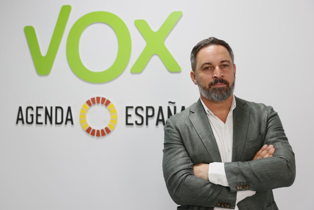 Vox apoyaría al PP sin entrar en el Gobierno para evitar una investidura de Sánchez con "los enemigos de España" Vox apoyaría al PP sin entrar en el Gobierno para evitar una investidura de Sánchez con "los enemigos de España"