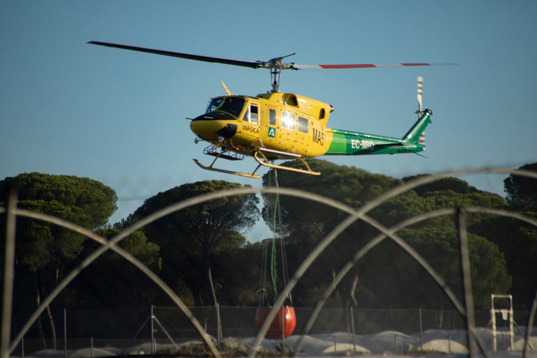 Estabilizan el incendio de Bonares (Huelva) y se desactiva el nivel 1 de emergencia Estabilizan el incendio de Bonares (Huelva) y se desactiva el nivel 1 de emergencia
