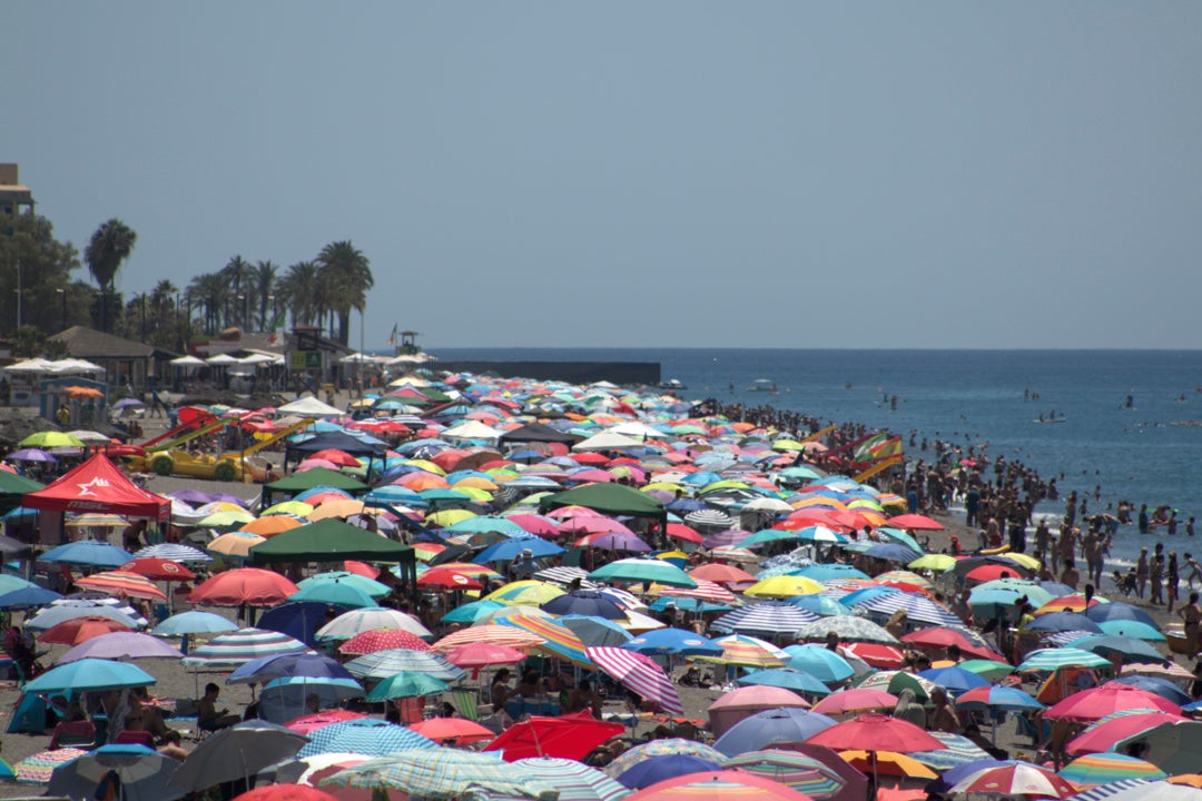 Llega la tercera ola de calor de este verano en España: las provincias en alerta con hasta 44 grados Llega la tercera ola de calor de este verano en España: las provincias en alerta con hasta 44 grados