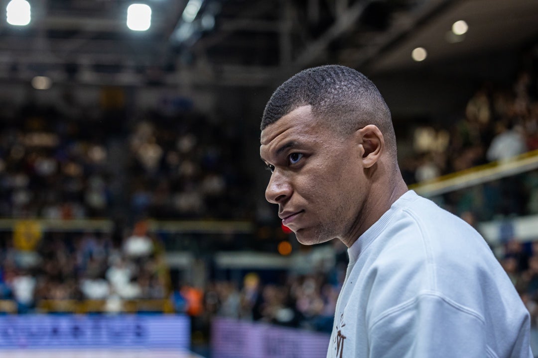 El PSG mantiene apartado a Mbappé El PSG mantiene apartado a Mbappé