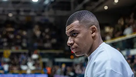 El PSG mantiene apartado a Mbappé El PSG mantiene apartado a Mbappé