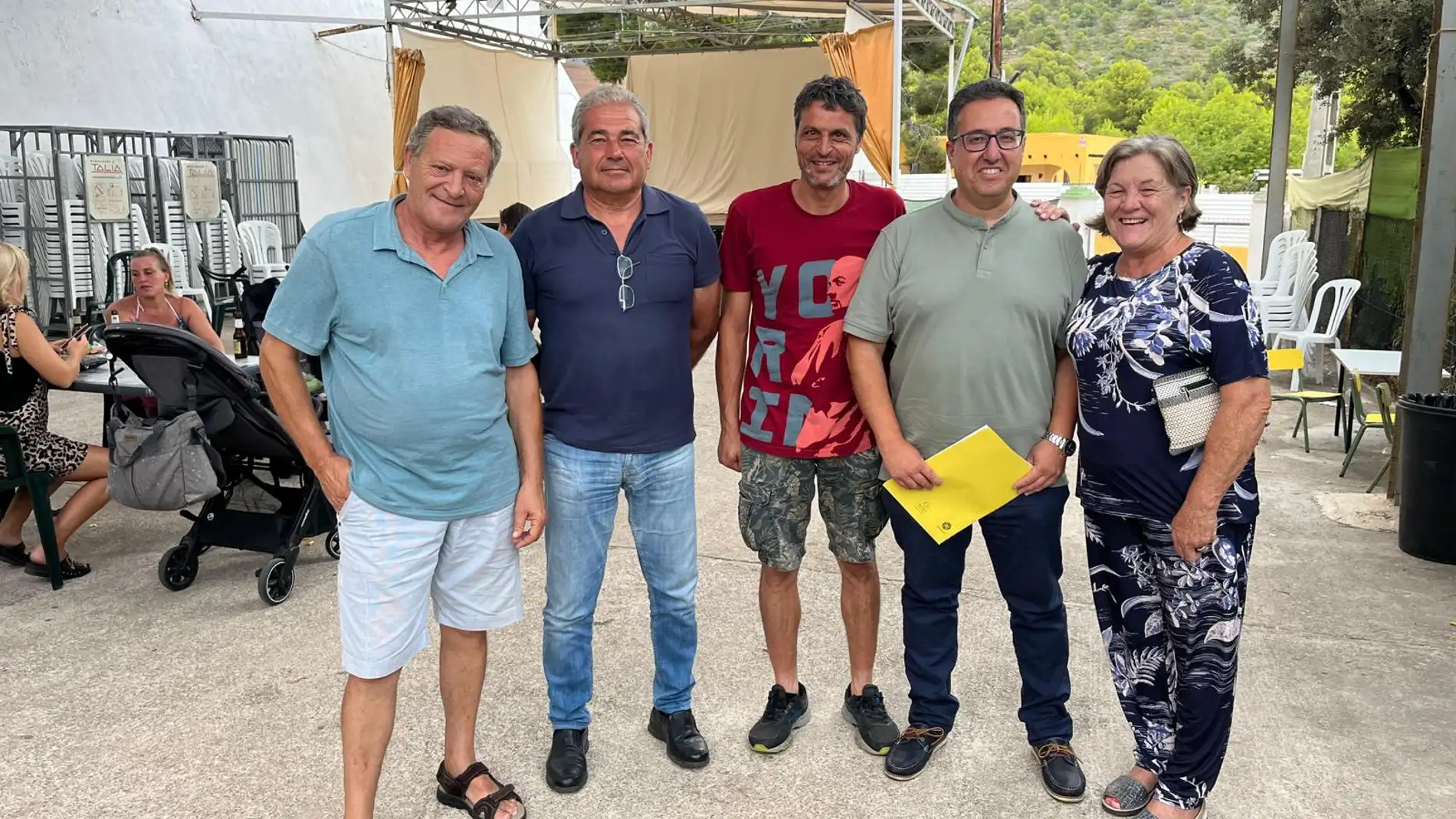 Paco Cabañero visita la asociación de vecinos Tossal Gros