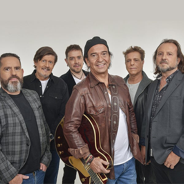 Ramón Arroyo: "Hemos tocado en muchísimos sitios y con los años tenemos menos memoria, pero actuar en Comillas junto al Palacio de Sobrellano es fantástico" Ramón Arroyo: "Hemos tocado en muchísimos sitios y con los años tenemos menos memoria, pero actuar en Comillas junto al Palacio de Sobrellano es fantástico"