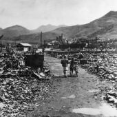 Ruinas de la ciudad japones de Nagasaki después de la bomba atómica