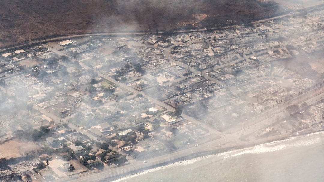 Al menos seis muertos por los incendios forestales que asolan Hawai Al menos seis muertos por los incendios forestales que asolan Hawai
