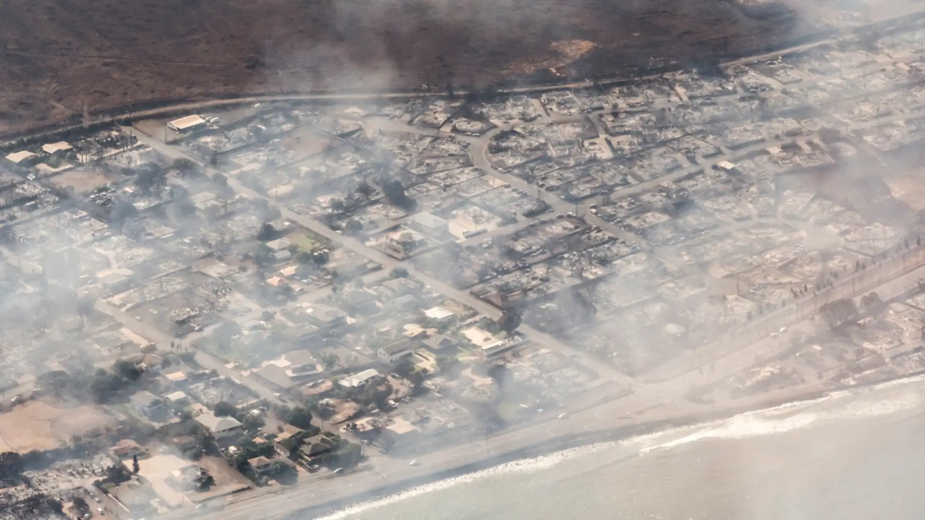 Al menos seis muertos por los incendios forestales que asolan Hawai