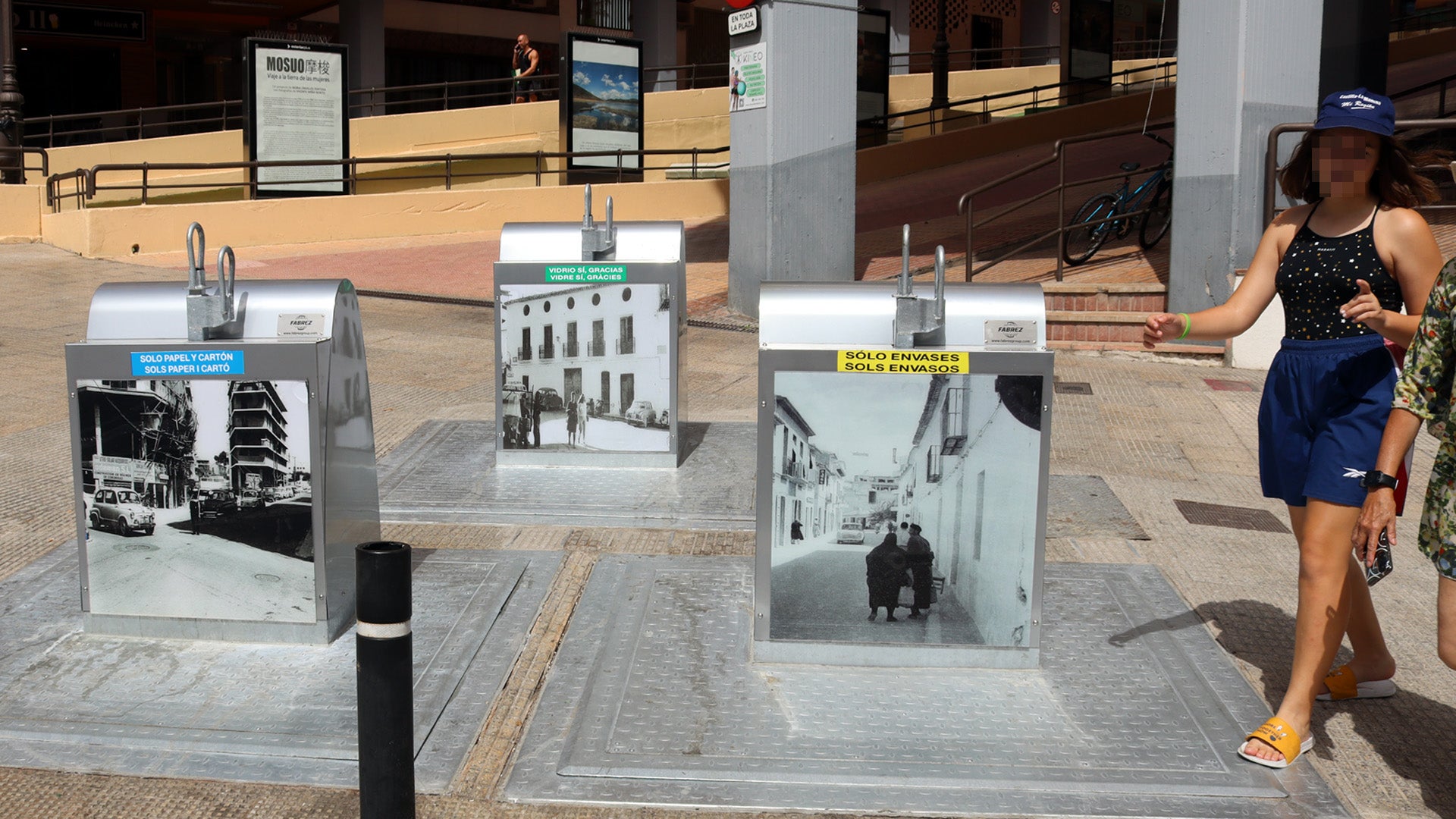 Contenedores y cuadros eléctricos, como espacios expositivos con fotografías antiguas de Benidorm Contenedores y cuadros eléctricos, como espacios expositivos con fotografías antiguas de Benidorm