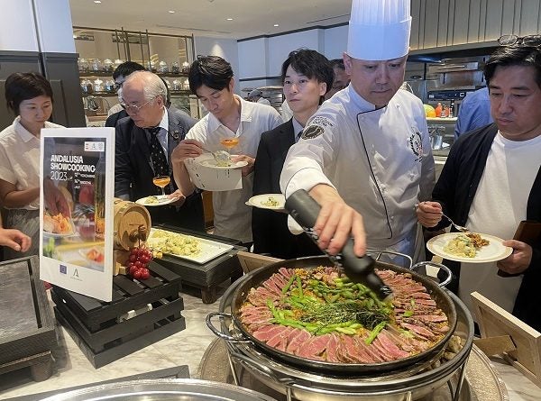 El reconocido y vanguardista chef Pablo Vega, del restaurante Ménade, ha viajado hasta Japón para dar a conocer la gastronomía autóctona El reconocido y vanguardista chef Pablo Vega, del restaurante Ménade, ha viajado hasta Japón para dar a conocer la gastronomía autóctona