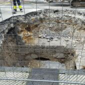 Restos arqueológicos hallados en las obras de reparación de un socavón en la calle Padre Suárez de Oviedo. - EUROPA PRESS