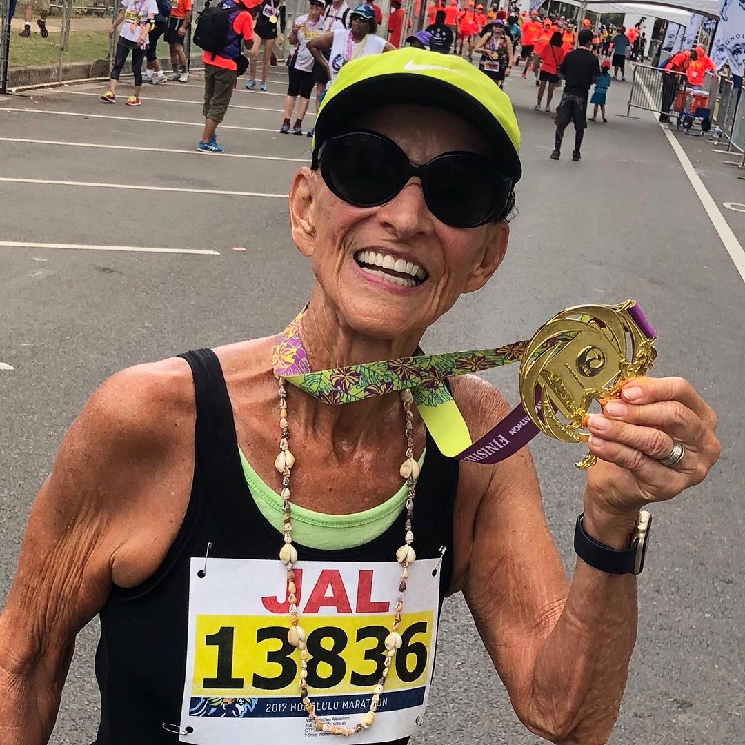 92 años y 42 kilómetros de maratón: así es el récord Guinnes de Mathea Allansmith 92 años y 42 kilómetros de maratón: así es el récord Guinnes de Mathea Allansmith