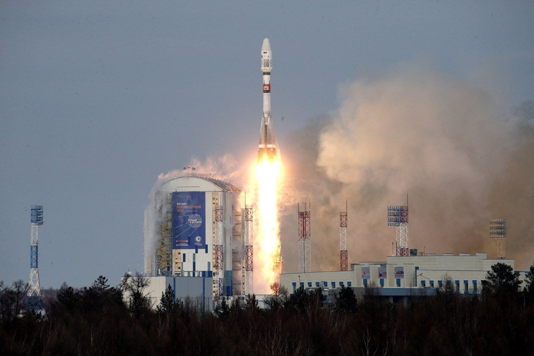 Rusia lanza con éxito la sonda Luna-25 para alcanzar el Polo Sur lunar por primera vez Rusia lanza con éxito la sonda Luna-25 para alcanzar el Polo Sur lunar por primera vez