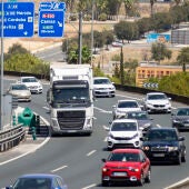 Tráfico lento en una carretera española durante una operación salida