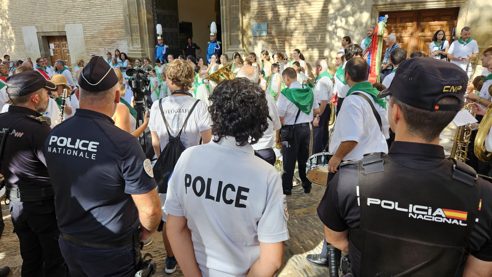 La policía francesa refuerza la atención al turista en Huesca La policía francesa refuerza la atención al turista en Huesca