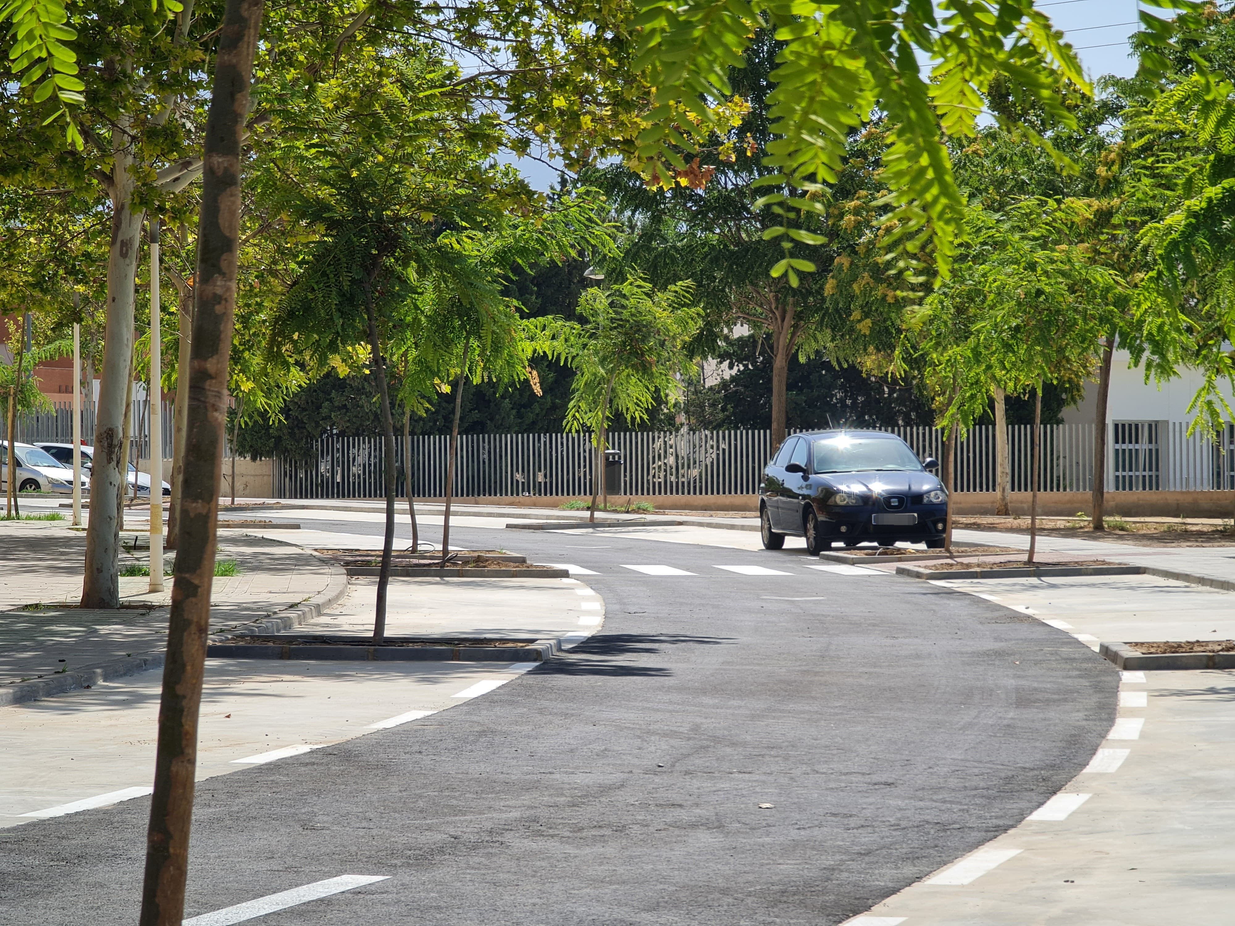 El Ayuntamiento de Elda finaliza la construcción de un nuevo vial con zonas de aparcamiento y arbolado El Ayuntamiento de Elda finaliza la construcción de un nuevo vial con zonas de aparcamiento y arbolado