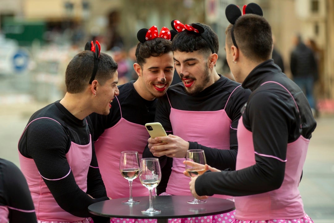 Prohibido ir desnudo por la calle o con diademas de penes: Málaga pone coto a las despedidas de soltero Prohibido ir desnudo por la calle o con diademas de penes: Málaga pone coto a las despedidas de soltero