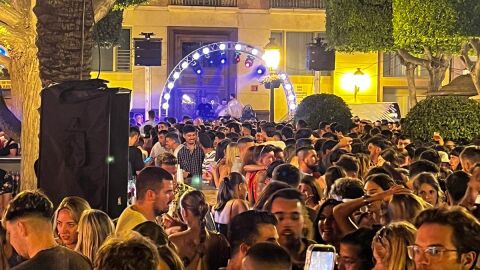 Las fiestas de Elche llegan a su fin con incidencias por consumo de alcohol y el precintado de establecimientos.