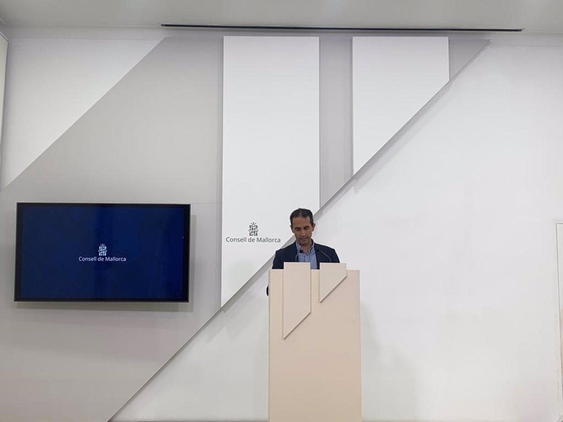 Consell critica la pérdida del 77% de fondos UE para proyectos del IMAS por la "pésima gestión" del equipo anterior Consell critica la pérdida del 77% de fondos UE para proyectos del IMAS por la "pésima gestión" del equipo anterior