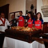 Las jugadoras del Atlético de Madrid disfrutan del cochinillo del Restaurante José María 
