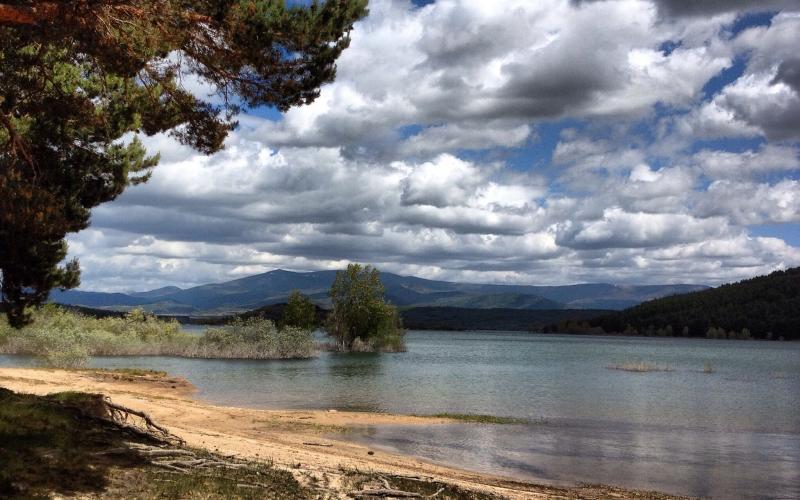 La Diputación saca a licitación la obra de restauración ambiental y equipamiento de la playa del embalse de Aguilar La Diputación saca a licitación la obra de restauración ambiental y equipamiento de la playa del embalse de Aguilar