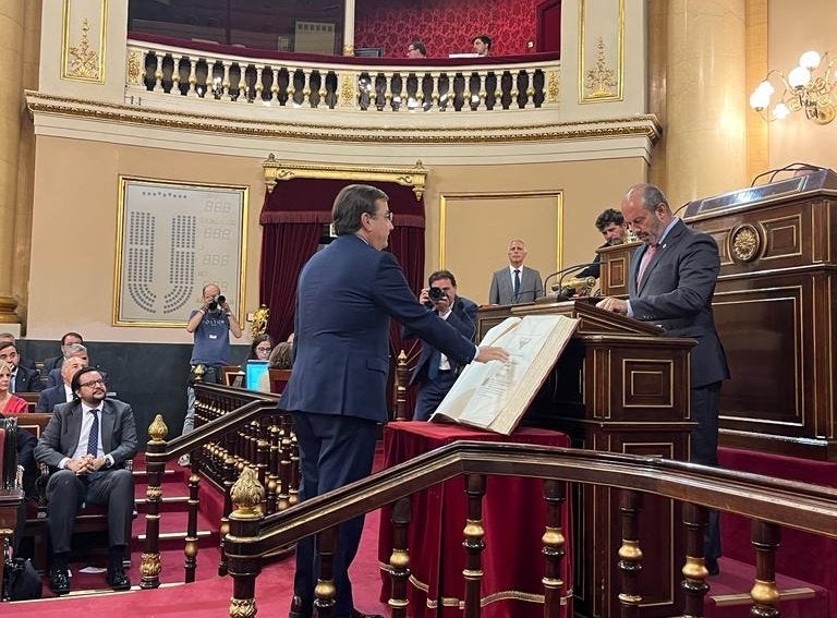 El expresidente de la Junta de Extremadura, Guillermo Fernández Vara, es ya vicepresidente segundo del Senado El expresidente de la Junta de Extremadura, Guillermo Fernández Vara, es ya vicepresidente segundo del Senado