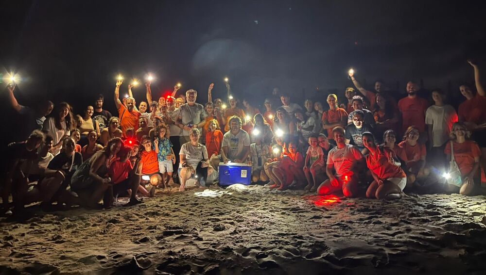 Grupo de voluntarios de la ONG Xaloc