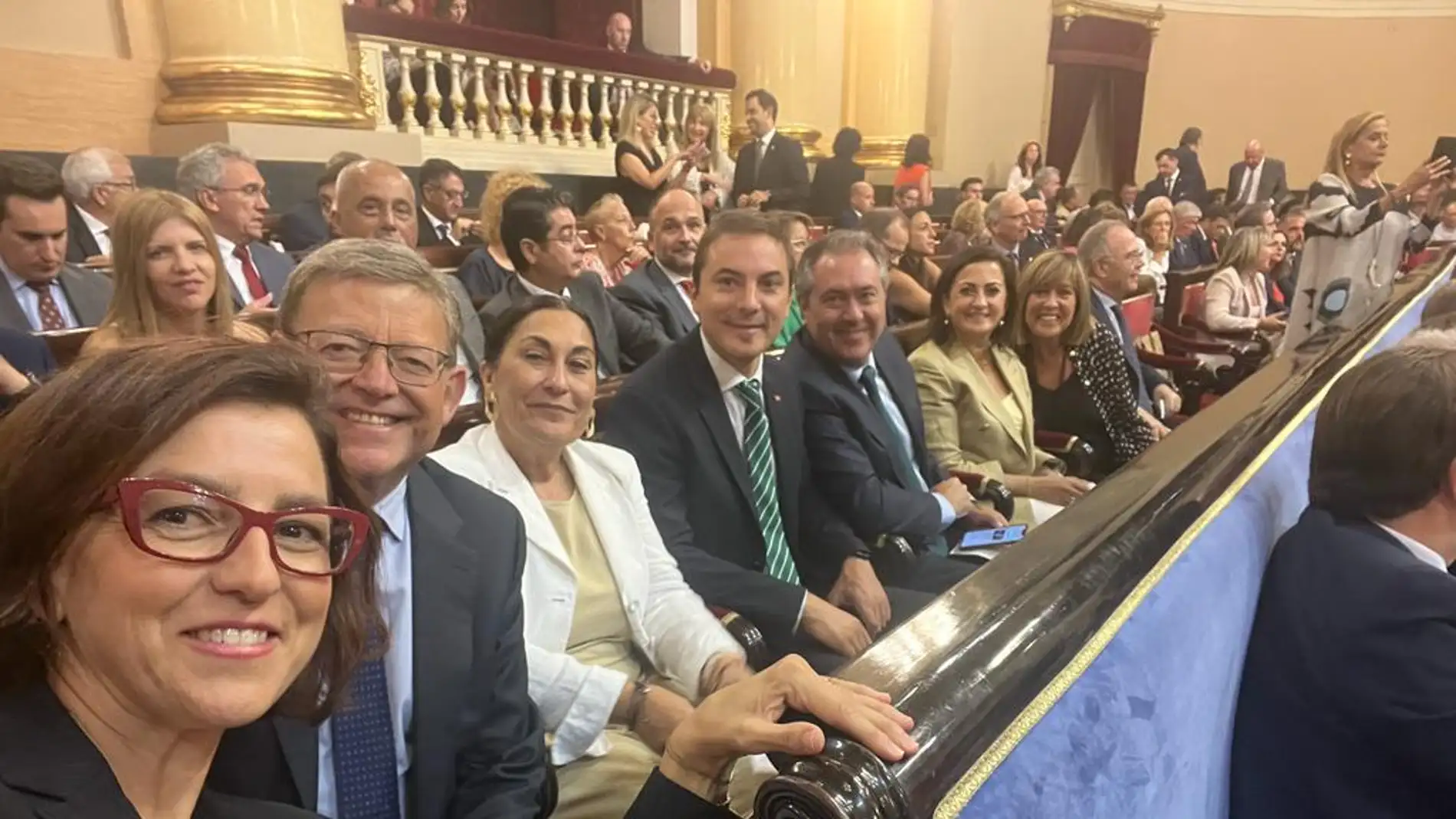 Ximo Puig junto al resto del grupo socialista en el Senado