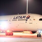 Un piloto de LATAM muere en pleno vuelo tras caer desplomado