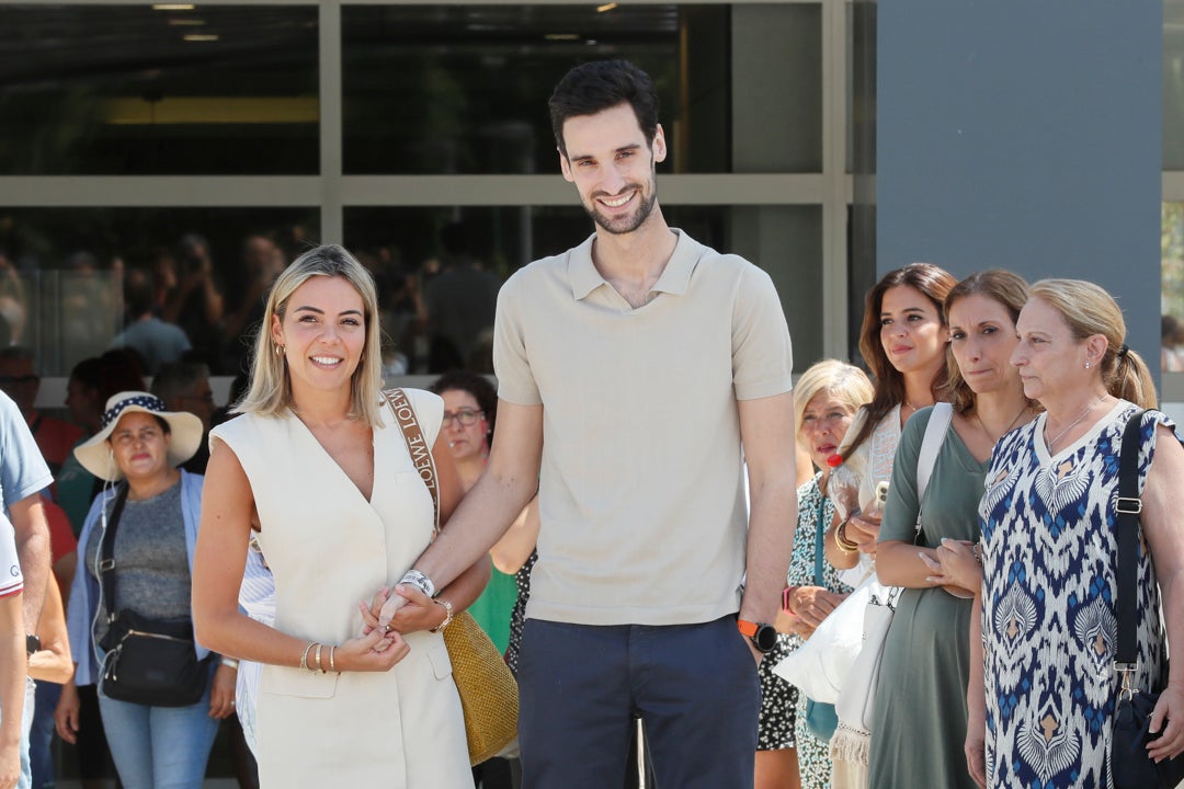 Sergio Rico recibe el alta tras 83 días ingresado: "Ha sido un sueño, me desperté en el hospital" Sergio Rico recibe el alta tras 83 días ingresado: "Ha sido un sueño, me desperté en el hospital"