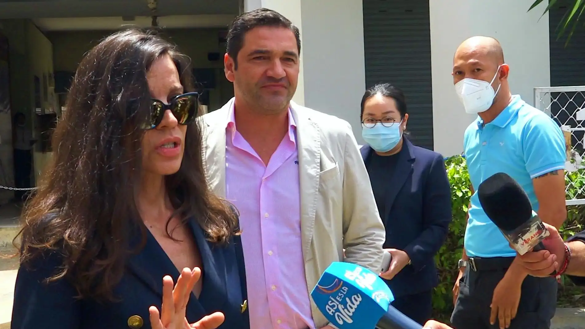 Silvia Bronchalo habla con los medios tras visitar a Daniel Sancho en la cárcel.