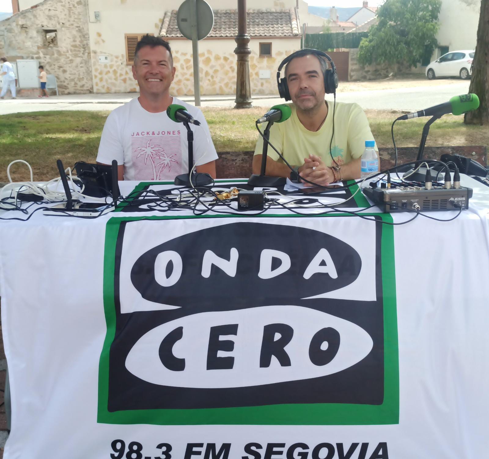 Actividades de montañismo o senderismo entre otras Actividades de montañismo o senderismo entre otras