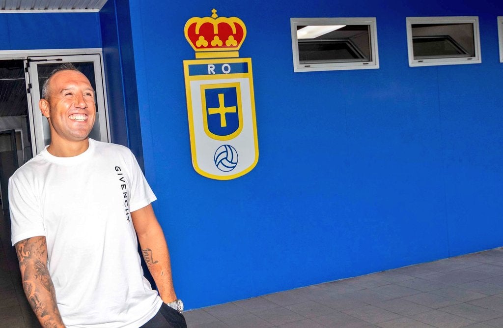 El Tartiere abraza a Santi Cazorla El Tartiere abraza a Santi Cazorla