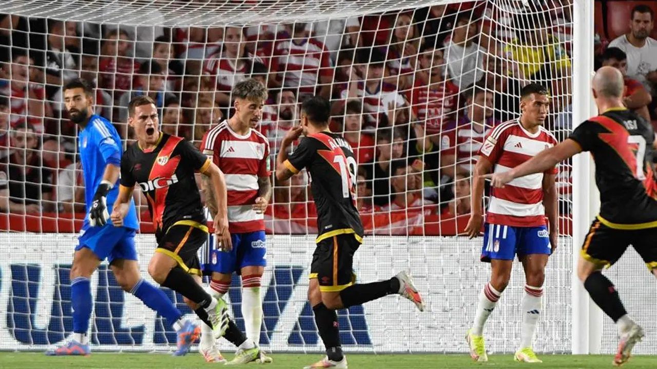 El Rayo conquista Los Cármenes y sigue de pleno