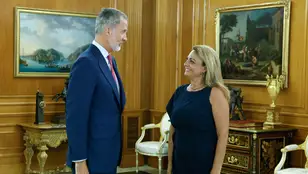 Felipe VI recibe en su despacho del Palacio de la Zarzuela a la representante de Coalición Canaria, Cristina Valido 