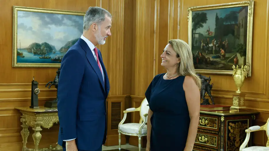 Felipe VI recibe en su despacho del Palacio de la Zarzuela a la representante de Coalición Canaria, Cristina Valido Felipe VI recibe en su despacho del Palacio de la Zarzuela a la representante de Coalición Canaria, Cristina Valido