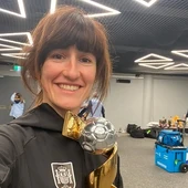 Blanca Romero con el trofeo de campeonas del mundo Blanca Romero con el trofeo de campeonas del mundo