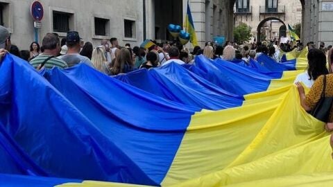 Un momento de la marcha con la bandera de Ucrania el año pasado 