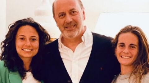 Juanjo Vila, con las campeonas del Mundo. 