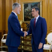 Felipe VI recibe en el Palacio de la Zarzuela a Pedro Sánchez