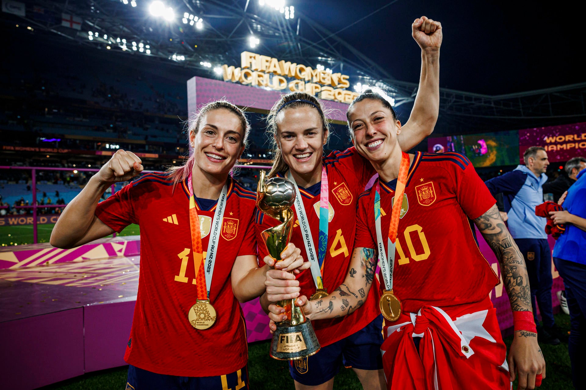La futbolista Alexia Putellas defiende a Jenni Hermoso: "Esto es inaceptable. Se acabó. Contigo compañera" La futbolista Alexia Putellas defiende a Jenni Hermoso: "Esto es inaceptable. Se acabó. Contigo compañera"