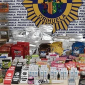 La Policía Local de Orihuela incauta marihuana, hachís y estupefacientes tras registrar un local en la costa La Policía Local de Orihuela incauta marihuana, hachís y estupefacientes tras registrar un local en la costa